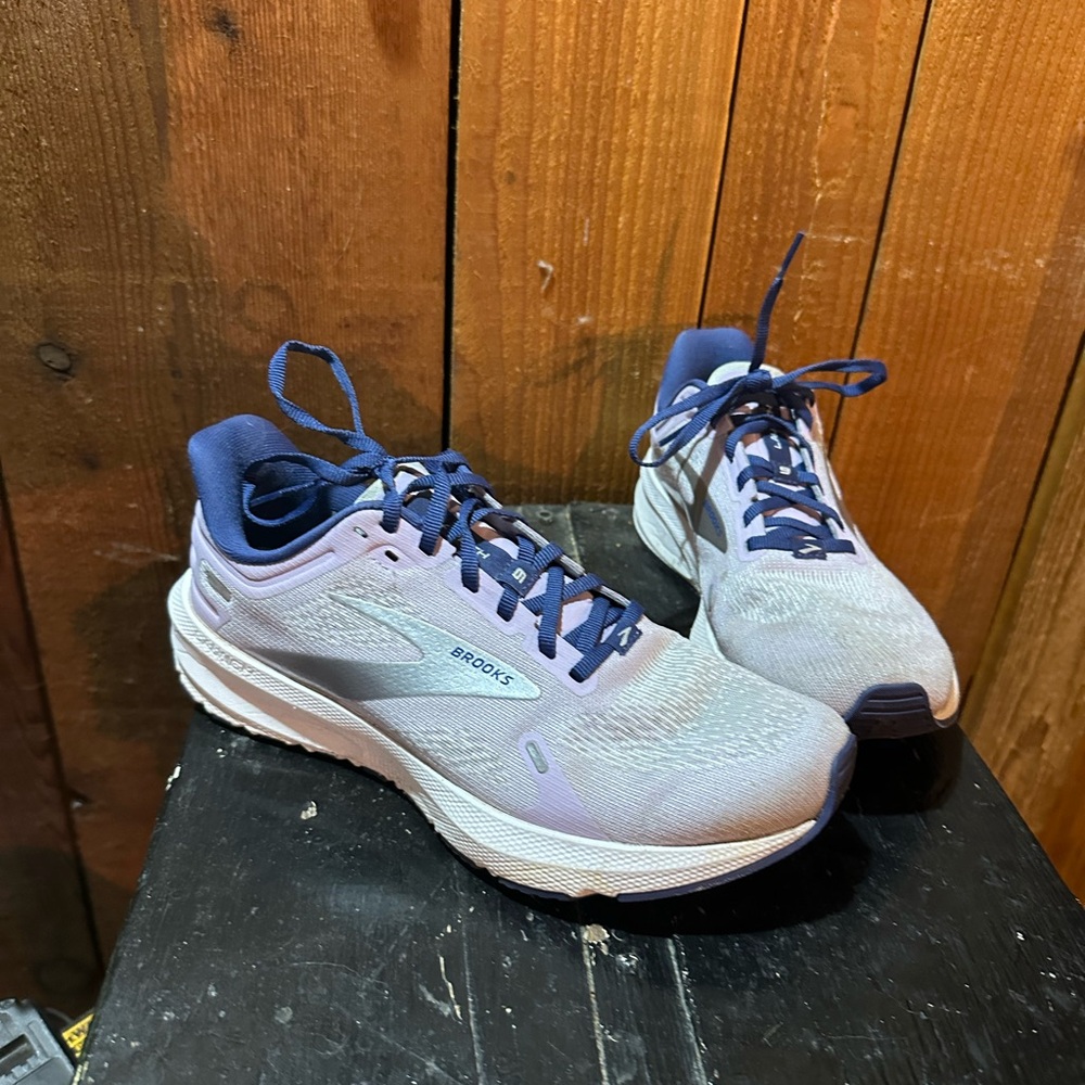 Light Purple Brooks Launch Shoes - Picture 2 of 4